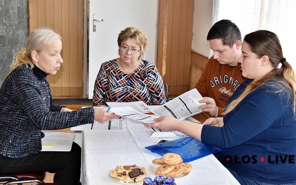 (Nie tylko) członkowie MK PZKO Karwina-Raj złożyli wnioski o Kartę Polaka na pierwszym w tym roku wyjazdowym dyżurze konsularnym