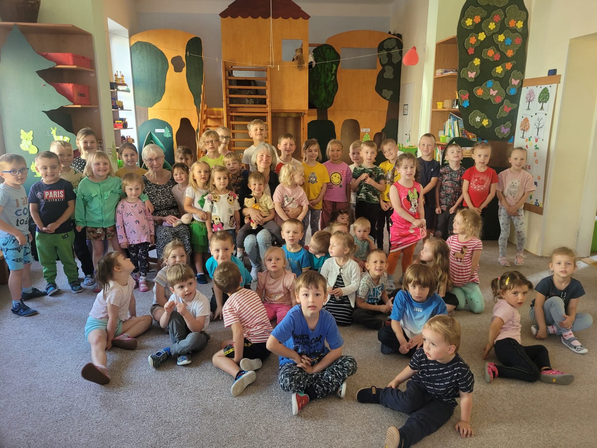 Panie z Klubu Kobiet odwiedziły Przedszkole w Karwinie