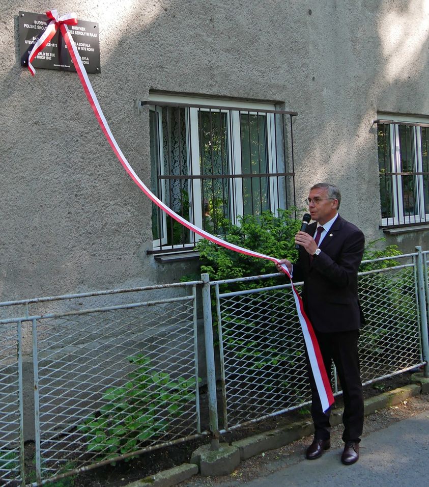 Dzięki Miastu Karwina jest tablica pamiątkowa